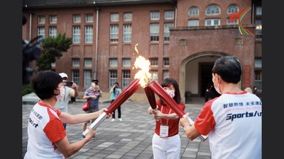 由蘇校長引燃聖火